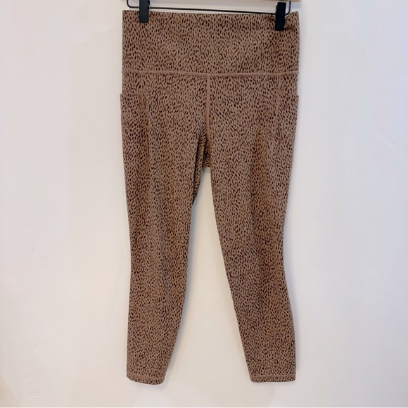 ATHLETA salutation stash pocket Leopard Print 7/8 Leggings - Picture 4 of 9